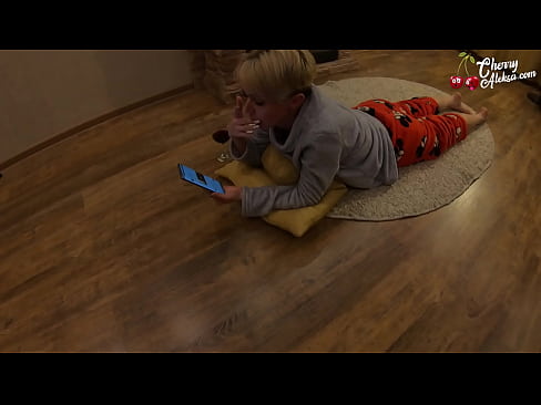 ❤️ Hullu blondiin imeb tohutut munni ja hüppab selle peal - anaalseksiga ❌ Pornovideo at us ❌