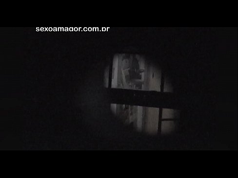 ❤️ Blondiin saab salaja videolevi naabruskonna voyeuri poolt peidetud õõnsate telliskivide taha peidetud ❌ Pornovideo at us ❌